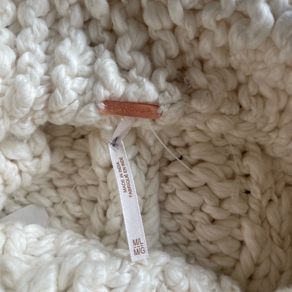 NWOT Free People Poncho Sweater - Picture 6 of 6